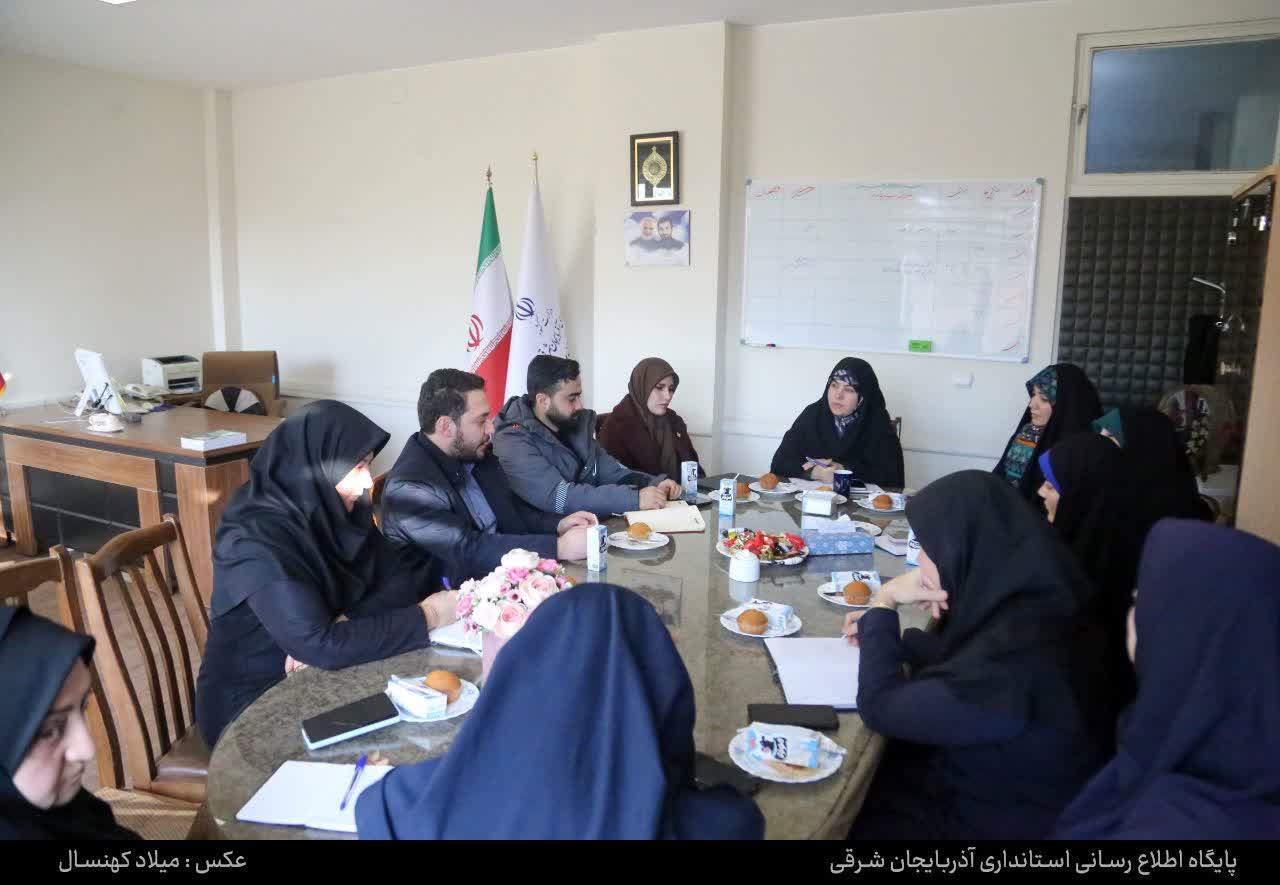 نشست مدیرکل امور بانوان استانداری آذربایجان شرقی با فعالان حوزه جوانان