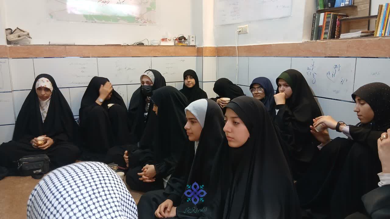 جلسه&zwnj;ای با حضور خانم بیگدلی، معاونت نوجوانان شبکه مردمی تحول اجتماعی و جمعی از نوجوانان پیشران استان زنجان