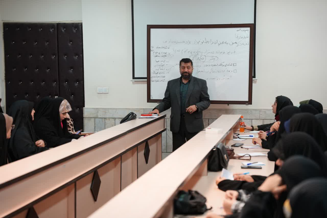 نشست کاربردی تحلیلی رابطین نوجوان